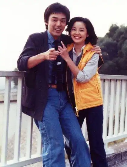 邓丽君被成龙伤害最深直到去世四任男友都没有参加她的葬礼