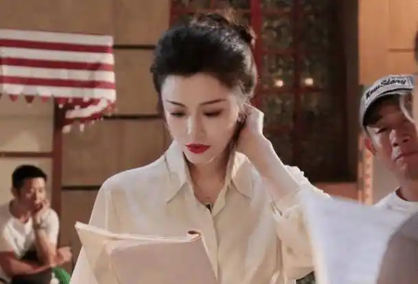 原创刘翔前妻葛天晒玫瑰花和钻戒疑暗示新恋情却被网友嘲你是二手货