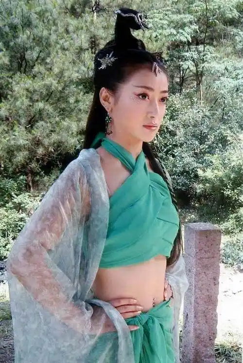 陈紫函饰演的小青