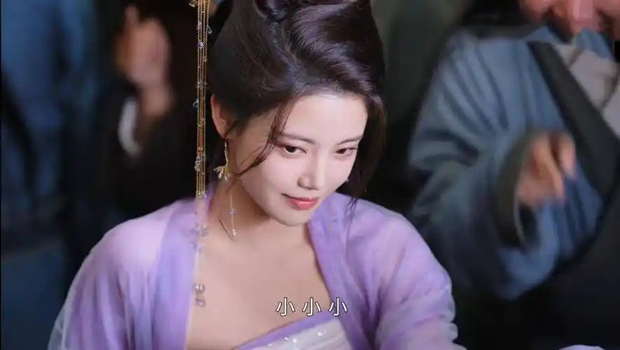 《长月烬明》:孙珍妮演的狐狸精也太妩媚了._叶青羽_叶家_轻语