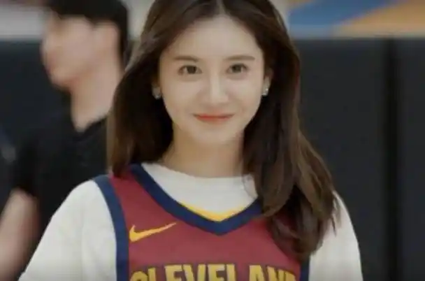 颜值超高的nba三大女主播:迷人的美娜,腾讯一姐小七,还有一位呢?