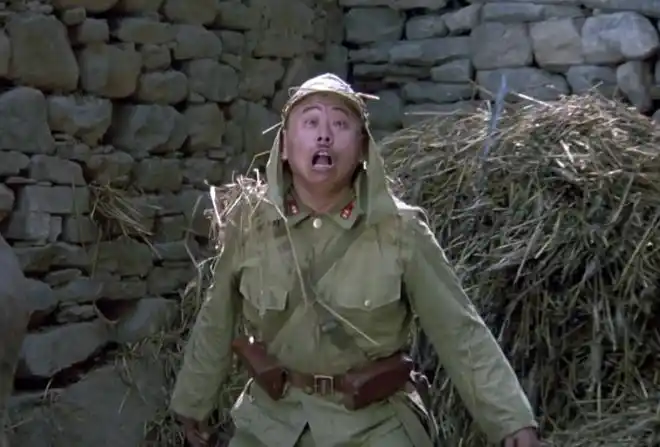 潘长江喝闷酒照片曝光一个人对着一桌子菜网友咋不喝茅台