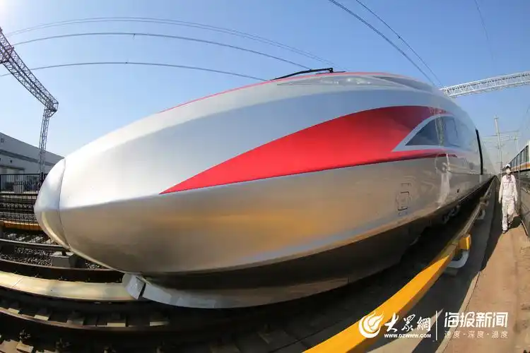 3月11日,一列编组时速350公里"复兴号"动车组在位