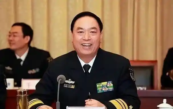 政委陈先锋,也是一个功勋卓著的将军,曾先后被评为五好战士,优秀学员