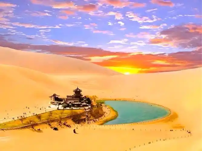 鸣沙山月牙泉:沙与泉的千年契约