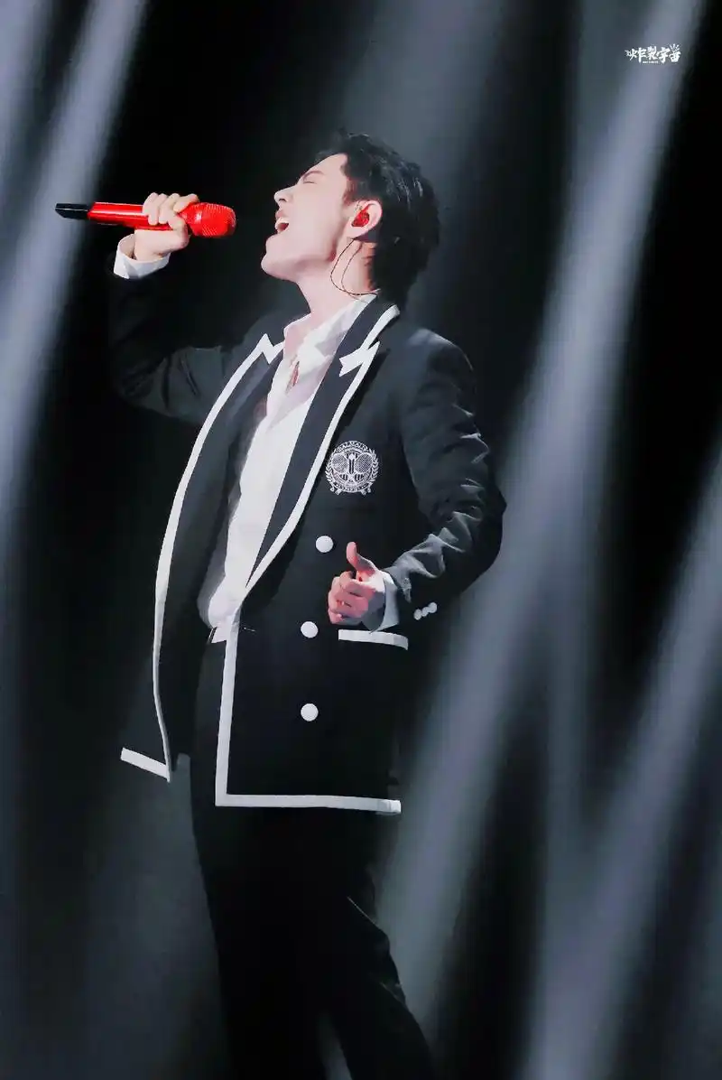 肖战 记录一个描图的演唱会战,闪闪发光的主唱!#画渣日常  - 抖音