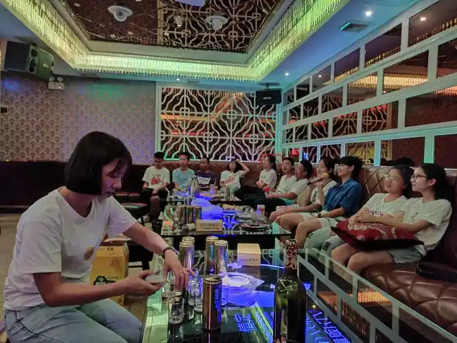 钉子九班嗨唱ktv