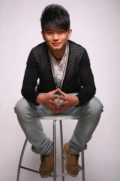 欧阳培龙姓名:欧阳培龙年龄:23身高:180cm体重:73k