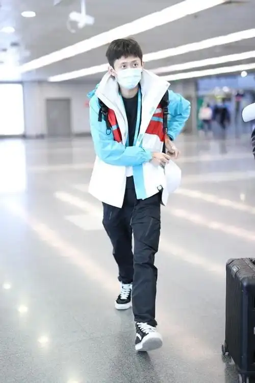 最终搭配出来的时装,才会更加的时髦有气质,所以建议男生在搭配时,这