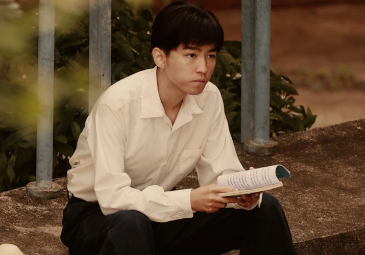 理想照耀中国开播王俊凯挤眉弄眼演技生硬网友评价很暖心