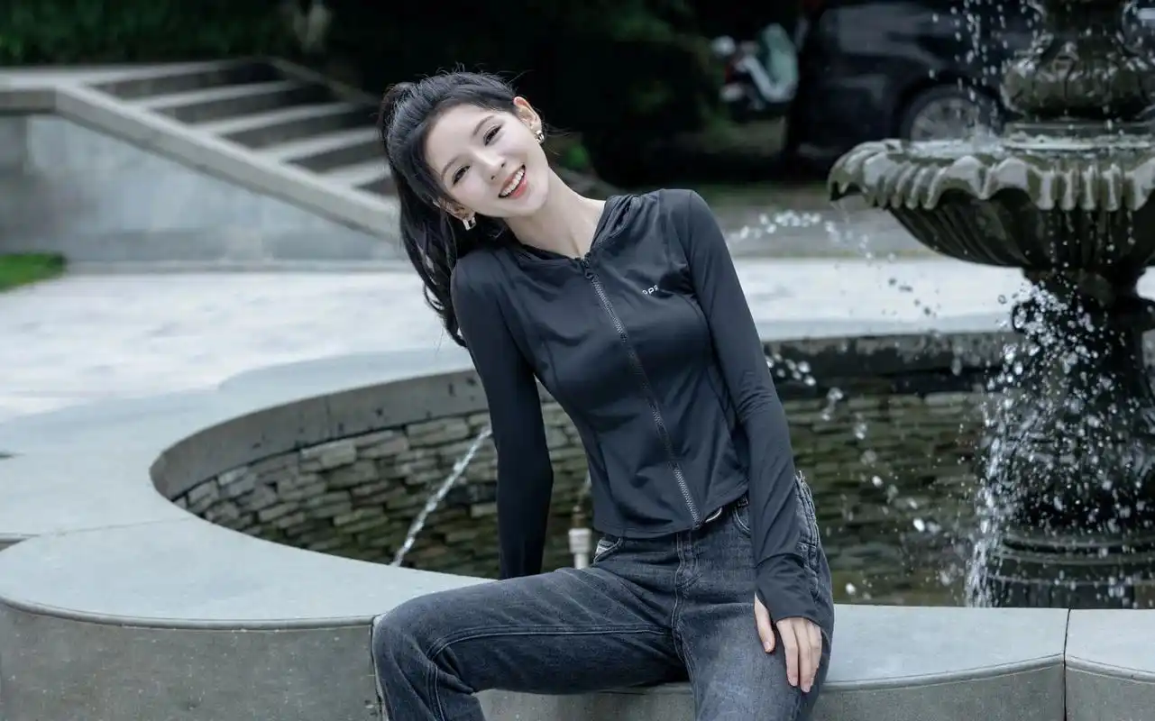 张予曦最新皮肤  | 百元防晒衣敲显瘦 张予曦最新私服,简单的opr黑色