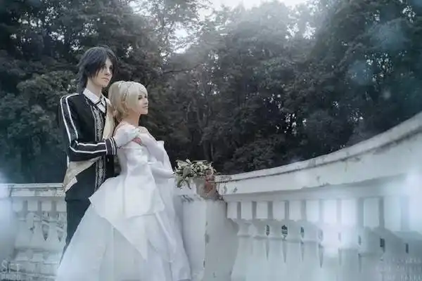 这不,国外一对情侣coser就带来了一组《最终幻想xv》诺克提斯,露娜cos