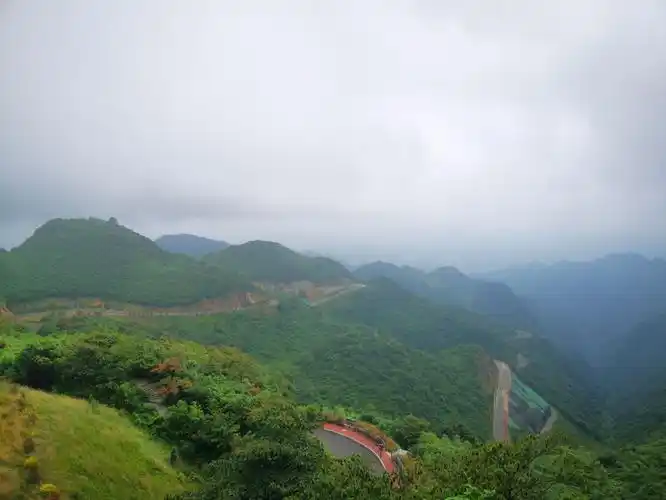 中国·行|第28天,雄关漫道真如铁,而今迈步从头越!娄山关!