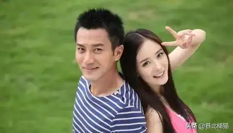 17岁杨幂被49岁成龙搂在怀里举止亲密网友整没整容一目了然