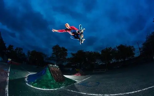 极限运动,滑板,跳跃,夜晚 壁纸