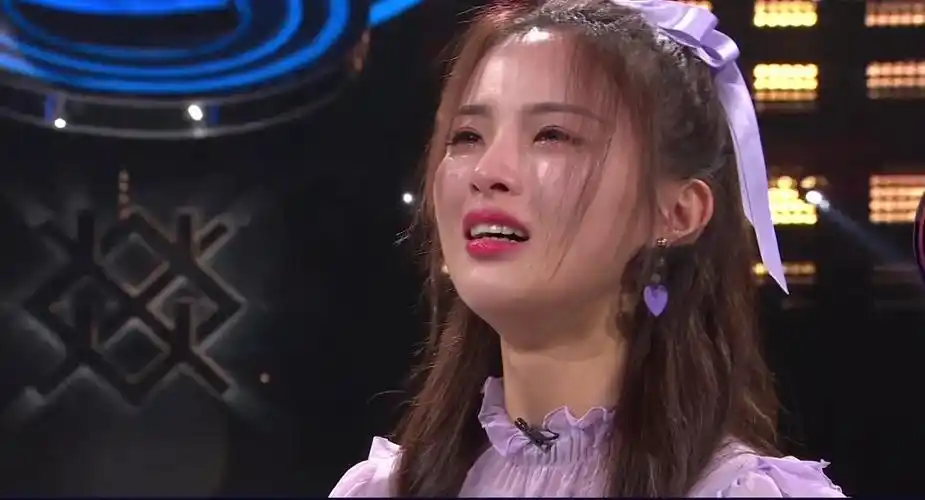 杨超越帮唱田燚,童声朗诵竟能拿最强,她靠哭和幸运还能走多远?