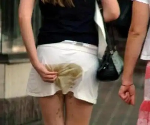 美女拉肚子憋不住,求情司机死活不停车最后忍无可忍拉裙底_网易订阅