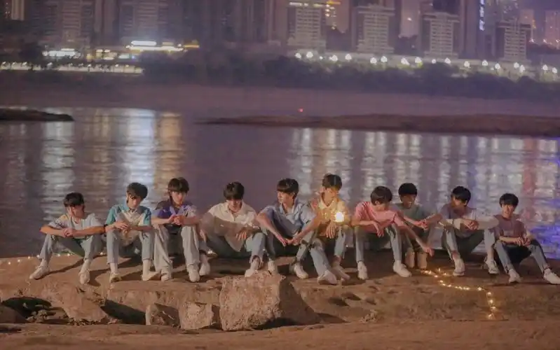 tf家族三代练习生 儿童节联欢晚会之山城的少年《想去海边》