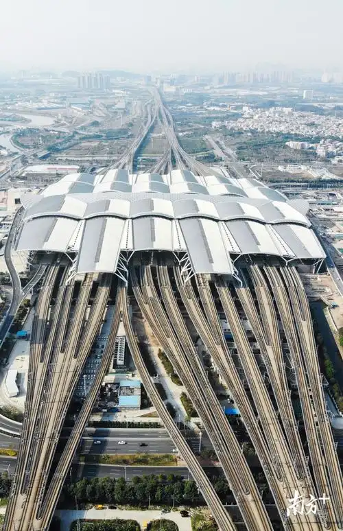 上帝视角看广州南站:铁路密集如树根