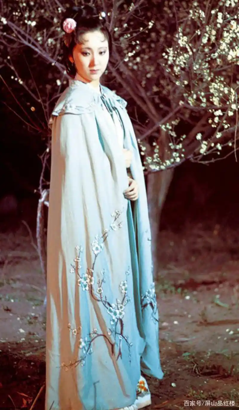 87版《红楼梦》林黛玉的44套服装,今天看仍叹为观止,致敬史延芹