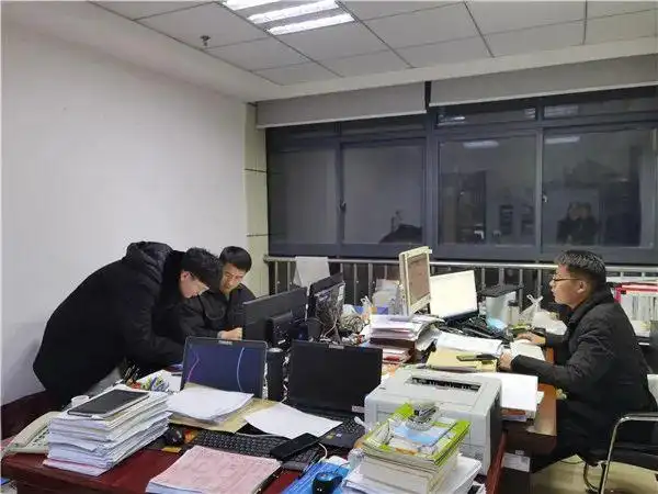 夜里挑灯办案烈山法院加班清案奋战正酣