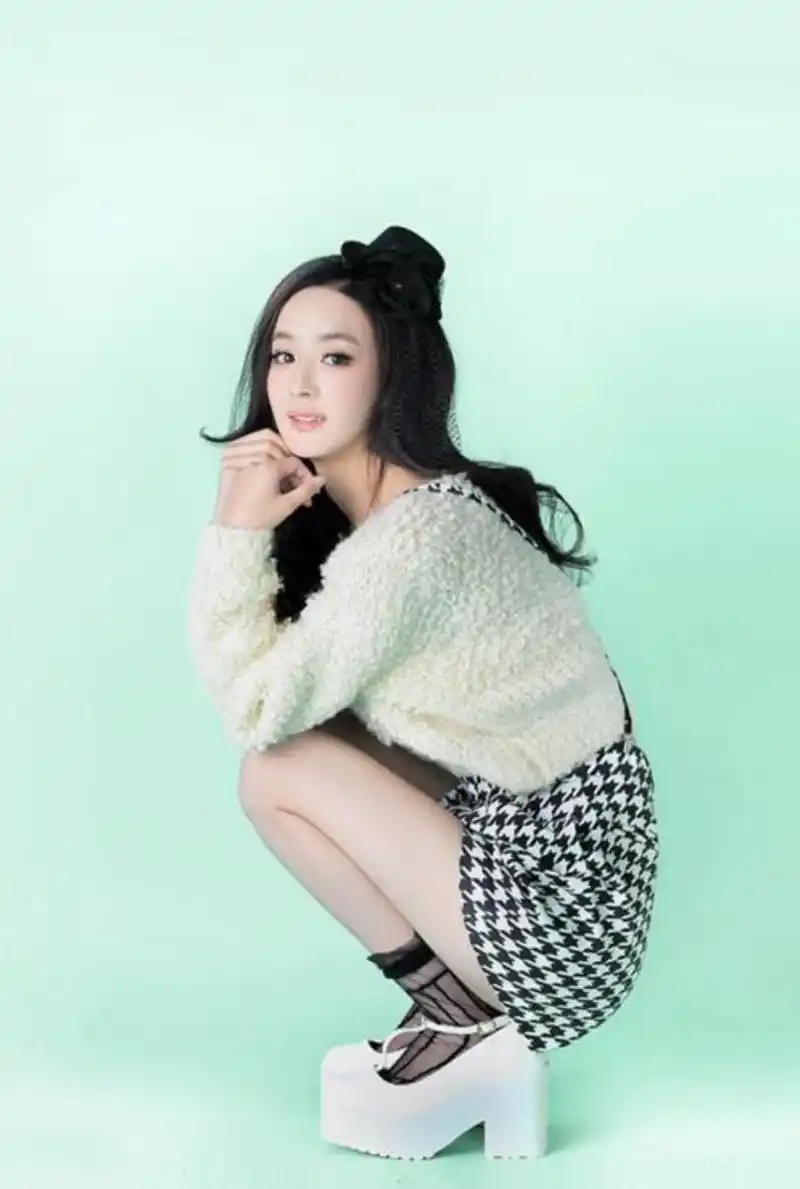 赵丽颖:短裙热裤,青春魅力无限遮不住