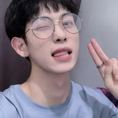 煜●优质高冷男头●哥哥不赞 巨蟒减半._男生头像_我要个性网