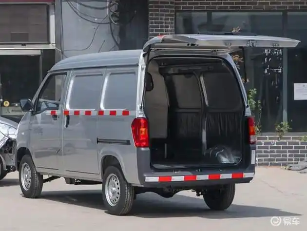 五菱之光新增两款厢式运输车型两座五座谁更适合乡镇拉货
