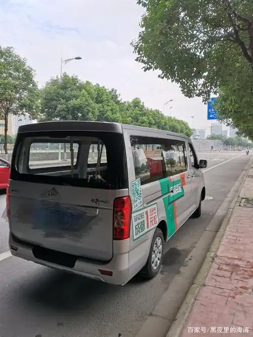 怨恨的货拉拉车贴快狗车贴滴滴货运车贴,现在自己却在给司机贴