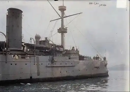 海圻(读音:qí)号穹甲巡洋舰属于海天级穹甲巡洋舰,标准排水量4300吨