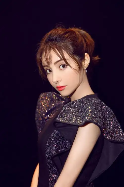 麦迪娜气质写真图片