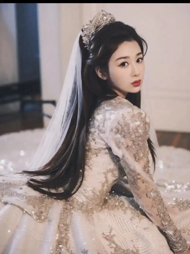 每个女孩的婚纱梦 有被惊艳到#杨紫 #穿婚纱的你 - 抖音