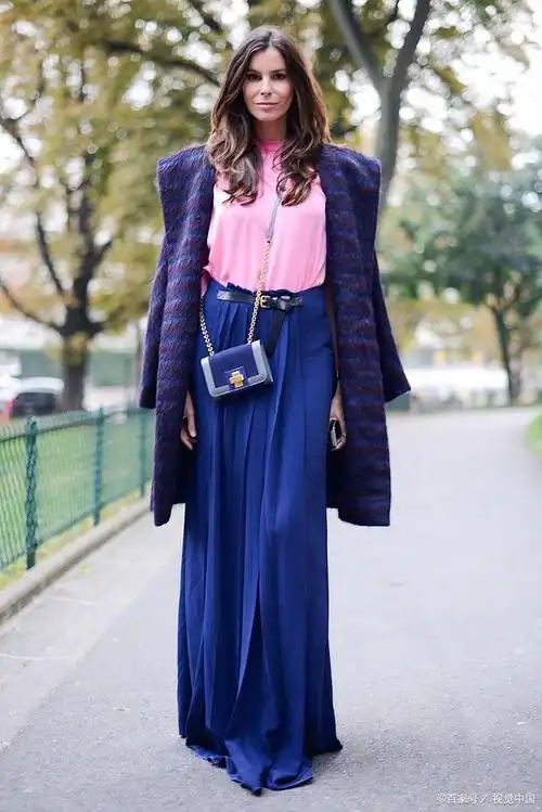 又被"宝蓝色"惊艳了,搭配这几个颜色真好看