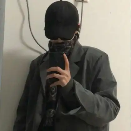 帅气成熟魅力戴帽子男生头像