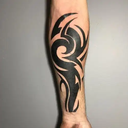 小臂黑灰图腾纹身图案