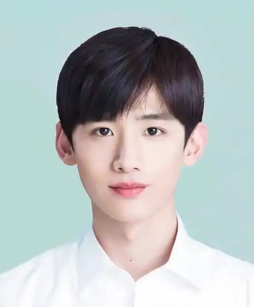 原创男明星证件照曝光,白敬亭乖巧,千玺高冷,王一博少年感十足