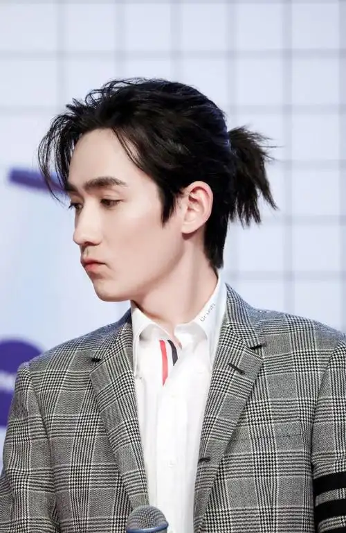 妮维雅】之十五20180909上海新品发布会(14)——长发揪揪@朱一龙