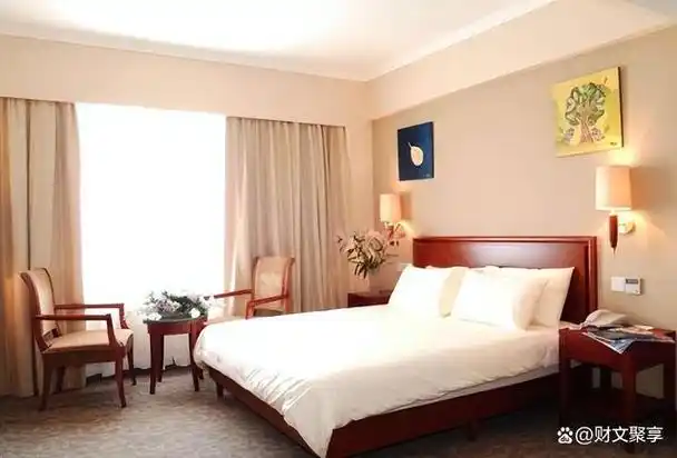 洗漱用品,电器用品等都是非常高档的,质量都有保障,而宾馆的房间内部