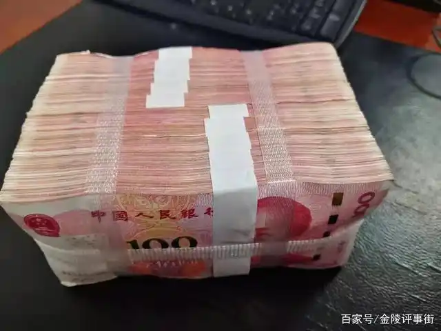 拾金不昧好的哥弘扬道德正能量