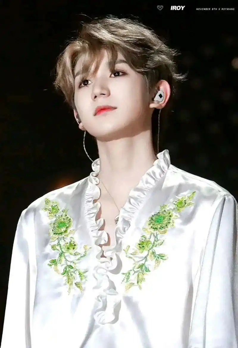 昨天看了tf boys 10周年演唱会数据,易烊千玺的支持量是第一名,第二