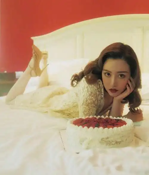 最新消息: 赵梦玥深夜长文, 怒怼卢本伟, 曝光与卢本伟6年不结婚原因!