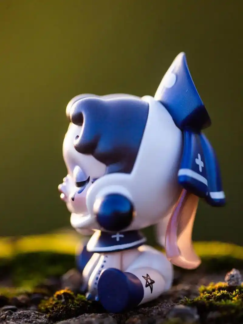 朋友寄来四款盲盒,这是其中一款sp密林古堡系列中的之"黑管家"