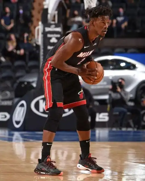 巴特勒上脚球鞋每双都"真香"!