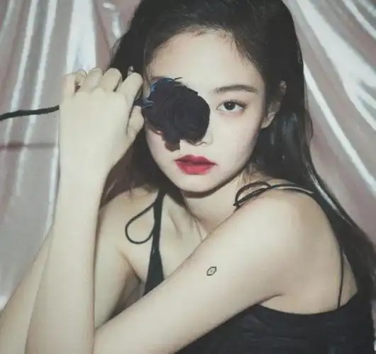 jennie头像