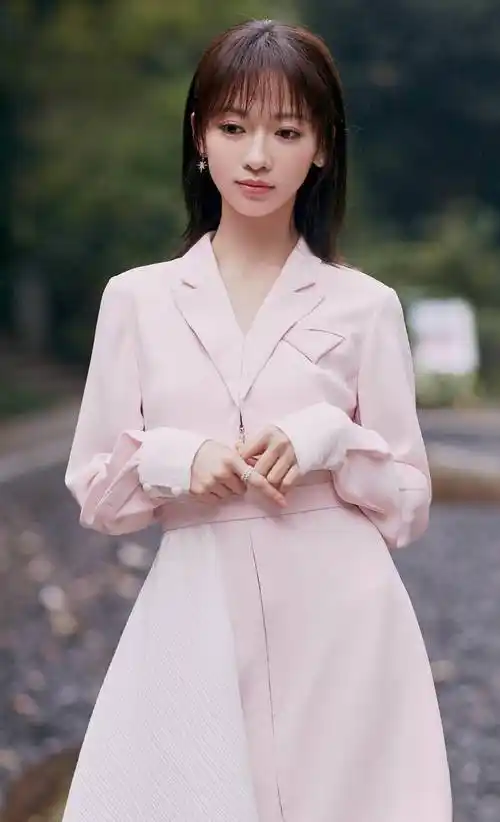 原创新晋女星吴谨言感情路坎坷交了多个男友皆是渣男还曾被家暴