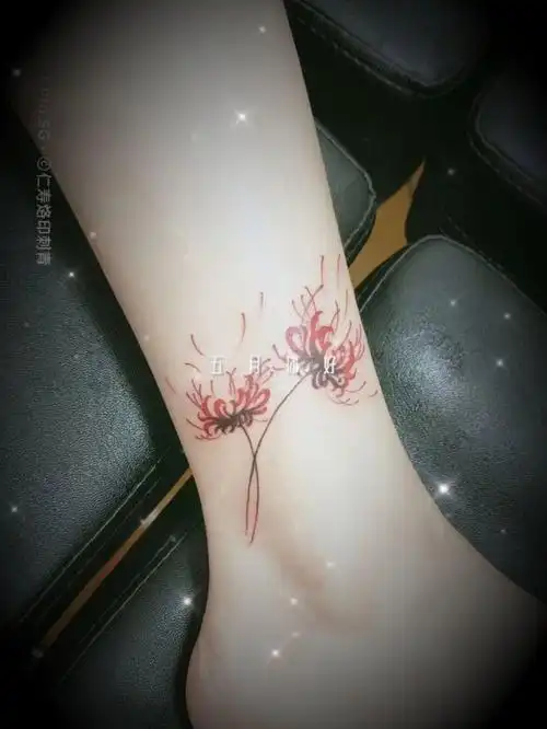 脚踝彼岸花纹身