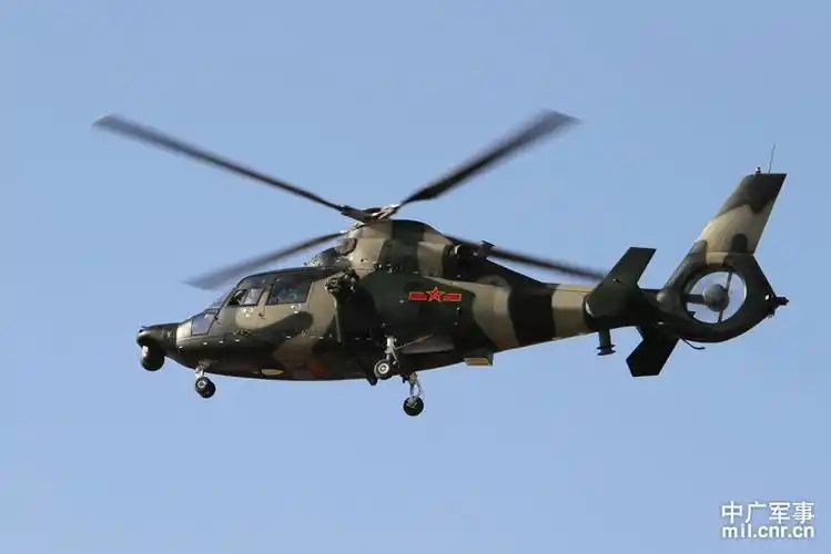 高清大图:我军某陆航旅直升机飞行训练--中国广播网