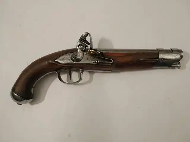 制作于法国大革命时期的燧发手枪,其性能可靠,曾参与过多次战斗