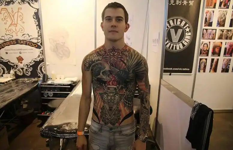 模特全身布满纹身澳大利亚纹身博览会开幕全球数百艺术家献艺组图