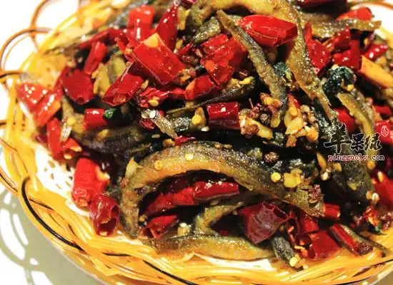 干煸泥鳅是川菜系的食材之一,干煸泥鳅的做法比较简单,只需要简单的几